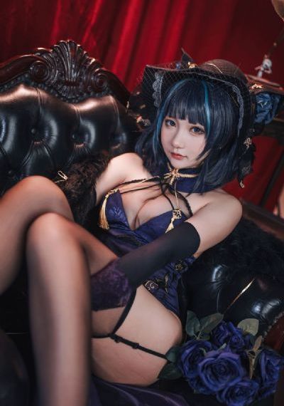 丰满双乳秘书被老板狂揉