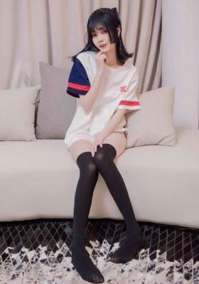 班长让我吃她胸摸她奶小黄鸭