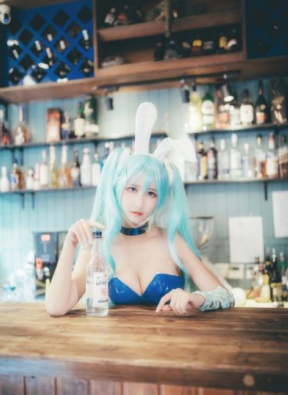 秋山祥子