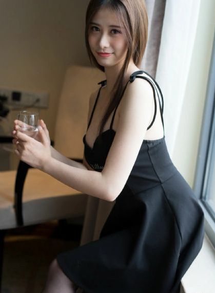 异国女人在巴黎