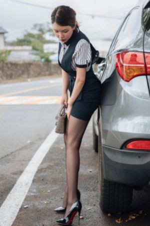 年轻大胸女教师3